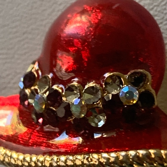 Red Hat enamel brooch pin pendant - Picture 9 of 11